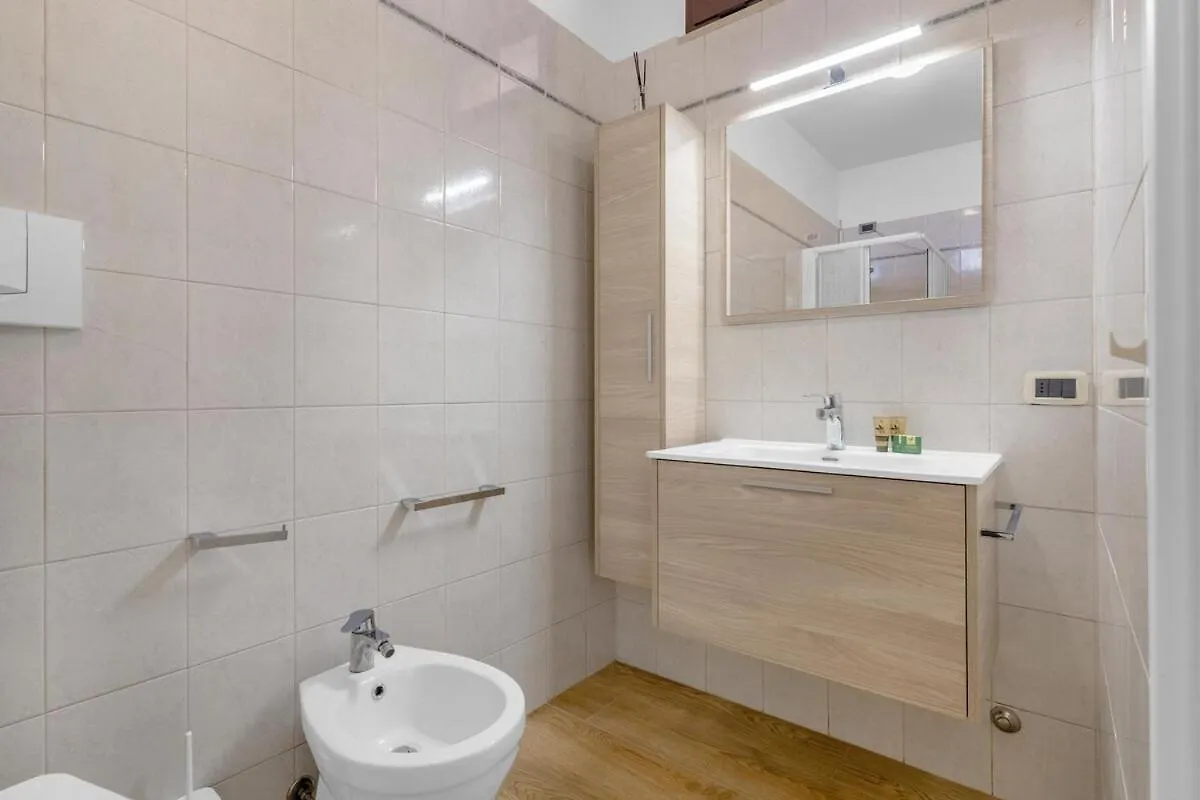 Eden Garden Con Wi-Fi E Air Conditioning 데센자노델가르다 0*,