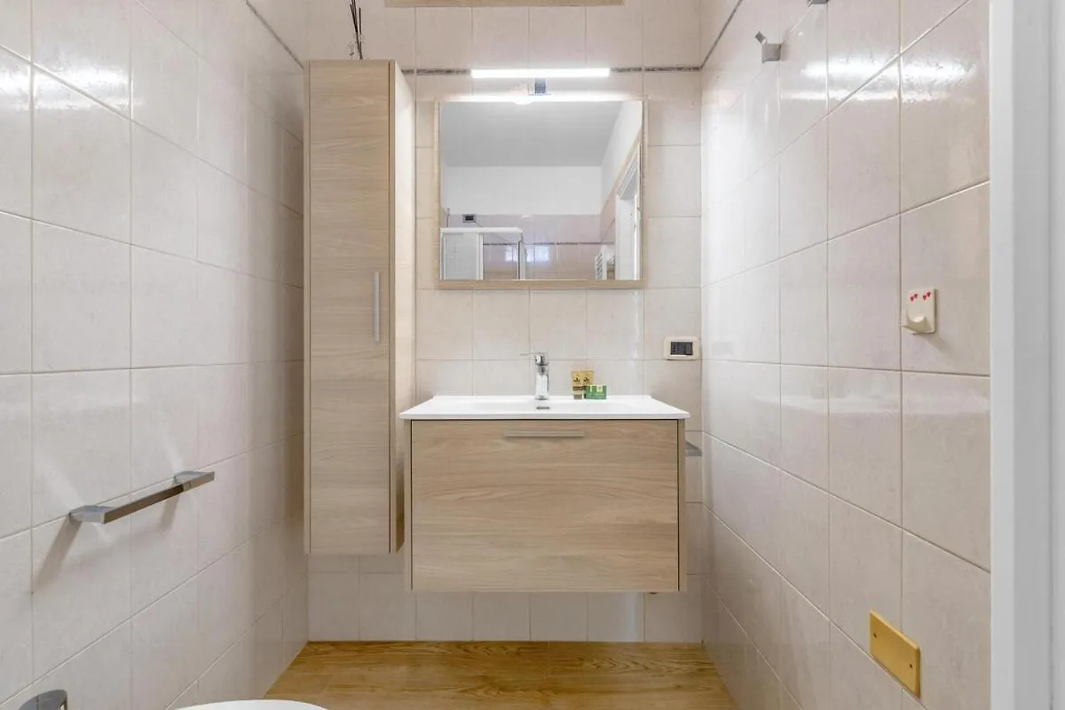 Eden Garden Con Wi-Fi E Air Conditioning 데센자노델가르다 아파트