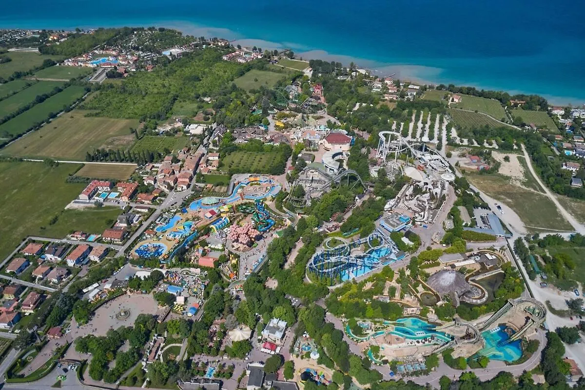 Eden Garden Con Wi-Fi E Air Conditioning 데센자노델가르다